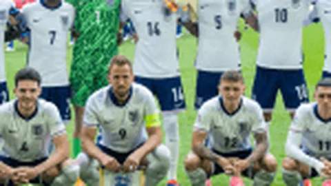 欧冠淘汰赛附加轮：曼城与皇马交锋，意甲双雄对垒荷甲球队