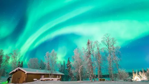 李璇揭秘亚国联：国足获益颇丰，教练团挑战加剧！